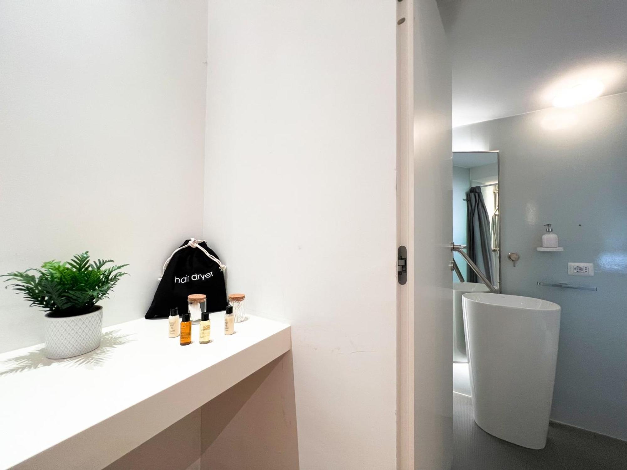 Luxury House & Secret Garden - Strategic Location, 100M To Metro B Apartment โรม ภายนอก รูปภาพ
